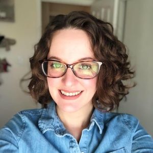 Meet your Posher, Larissa